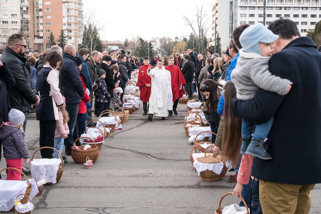 Biggest Easter Food Basket Blessing of the World Transylvania Now