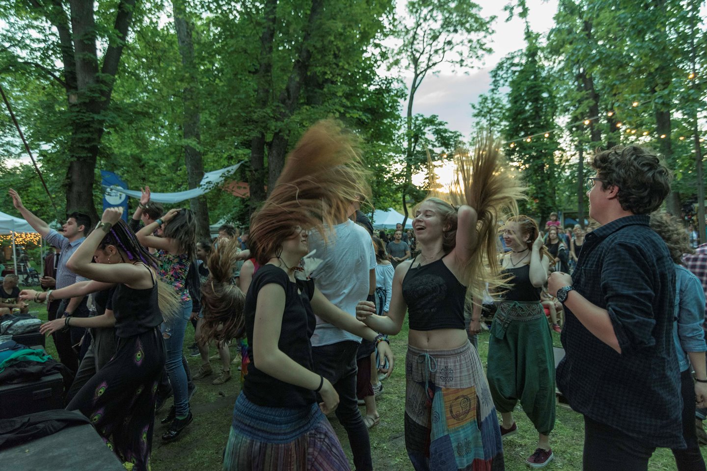 Romanian Girls Dancing