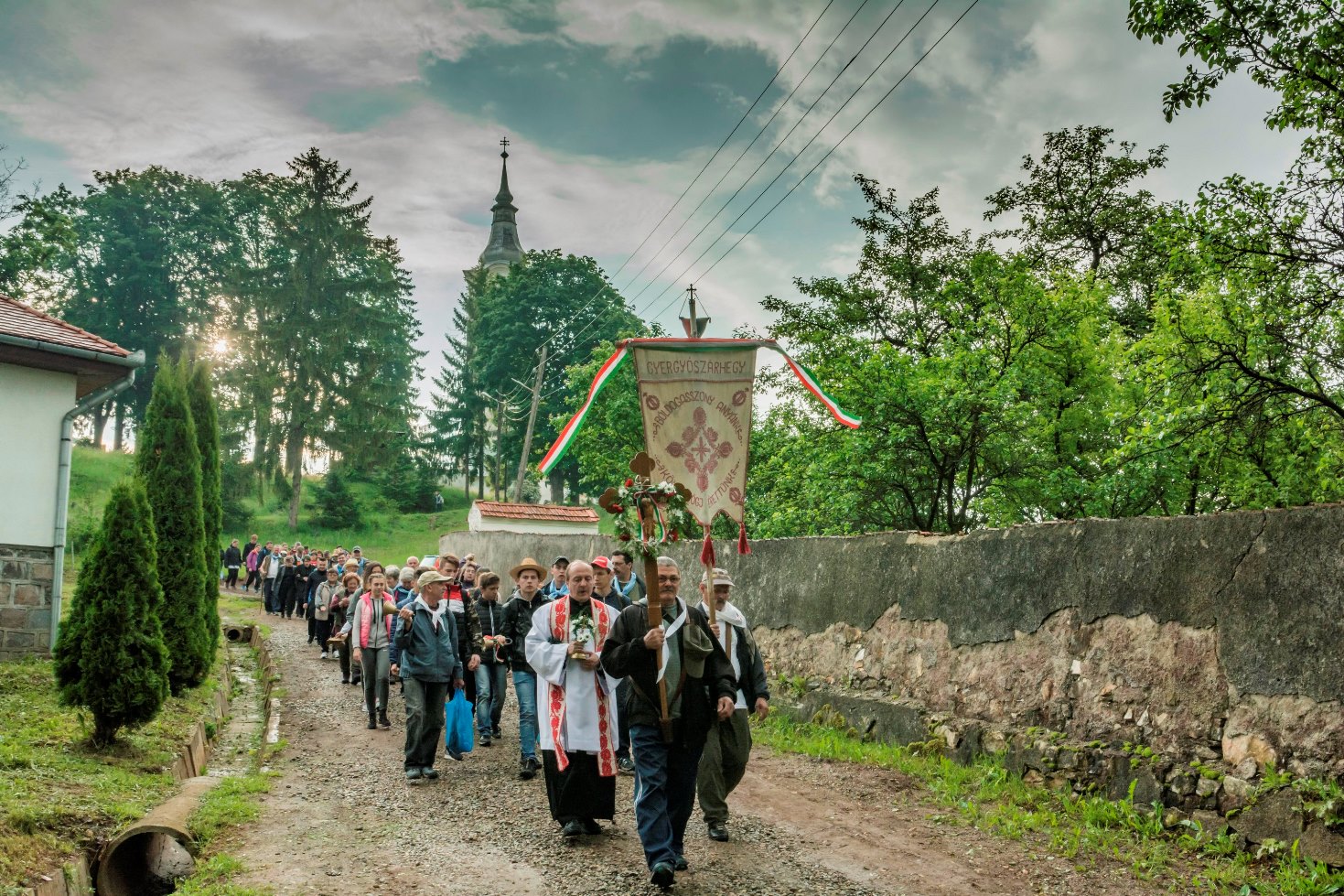 Pilgrims leave Szárhegy