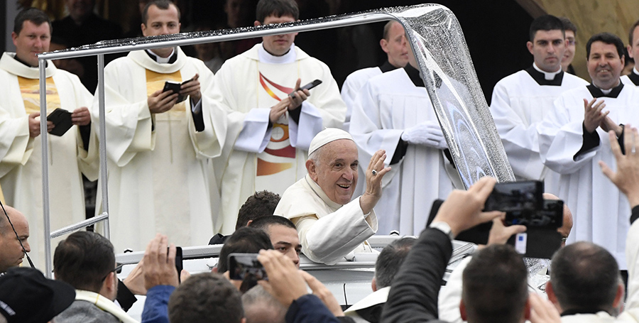 Pope Francis arrives to the Csíksomlyó