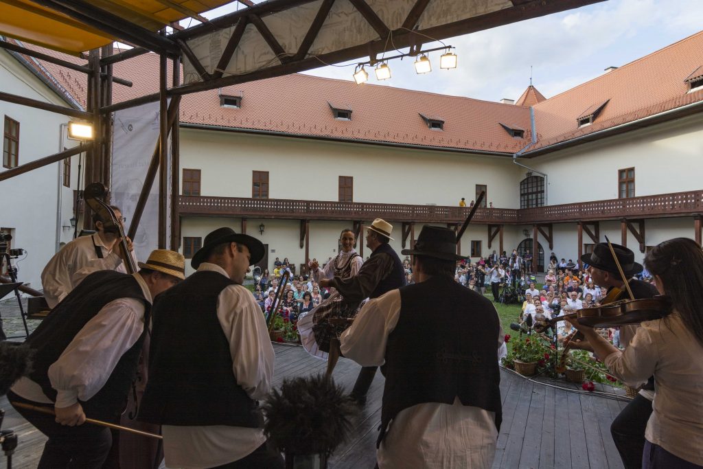 Folk musicians performing 