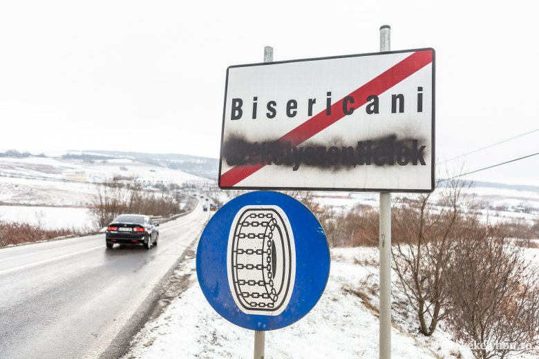 Szentlélek/Bisericani exit sign