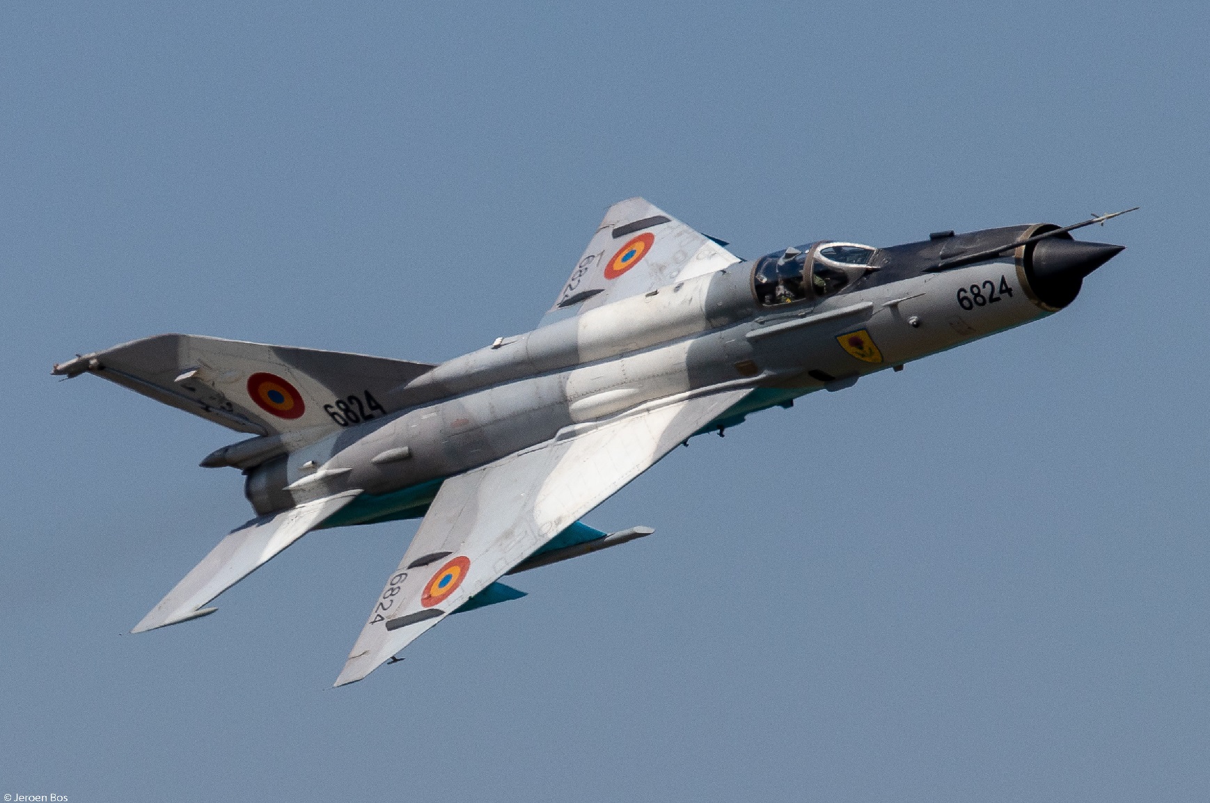 Romanian Air Force MiG-21 crashes in Transylvania, pilot survives ...